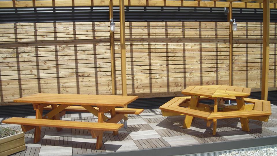 Afiph Entreprises réalise votre mobilier extérieur bois